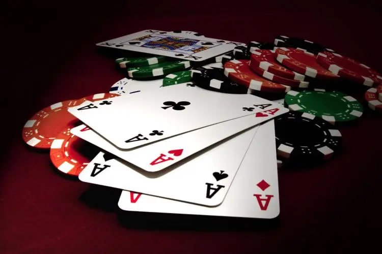 n52 game ဘင်ဂို 75-Ball Bingo card ကစားသူများ ပျော်ရွှင်နေသည့် မြင်ကွင်း